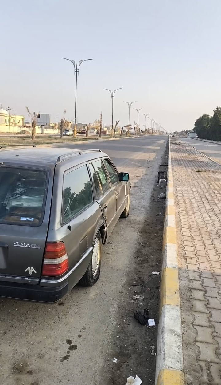 سلام عليكم  عاده نشر بسبب الوعود الكاذبه سياره مارسدس موديل 88 سنويه جديده بسمنه تحويل مباشر مكينه 2ونص كير جديد وباقي كله جديد قواعد دبل   عله بلاد  كله شغلال  كهربايات كله شغله ما بيه نقص حداده نص عمر هم جديده كشرته حلوه كلش ما مخيسه  تجي وتشوف شوف لعين  تخم تواير سبير جديد سعر 40 مكاني البصره القرنه  رقمي ***********
