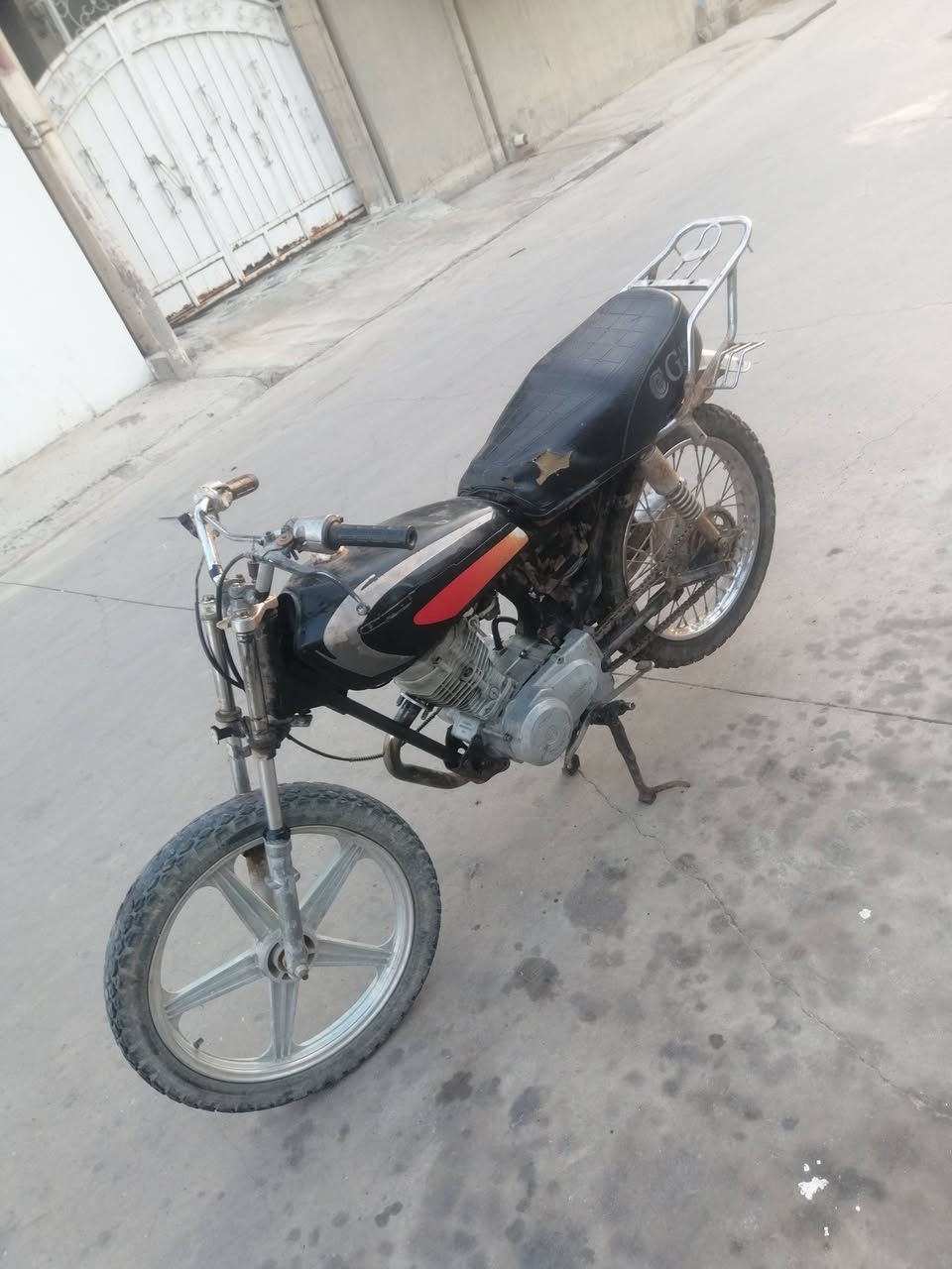 السلام عليكم دراجه للبيع ارشه ٤ كير محرك لاصرف ولا بخار ولا صوت محرك نضيف مابيها عيب دراجه مال شغل شاصي رفيع مابيها عيب سعر180 بي مجال لشراي مكاني كركوك قادسيه الثانيه ***********
