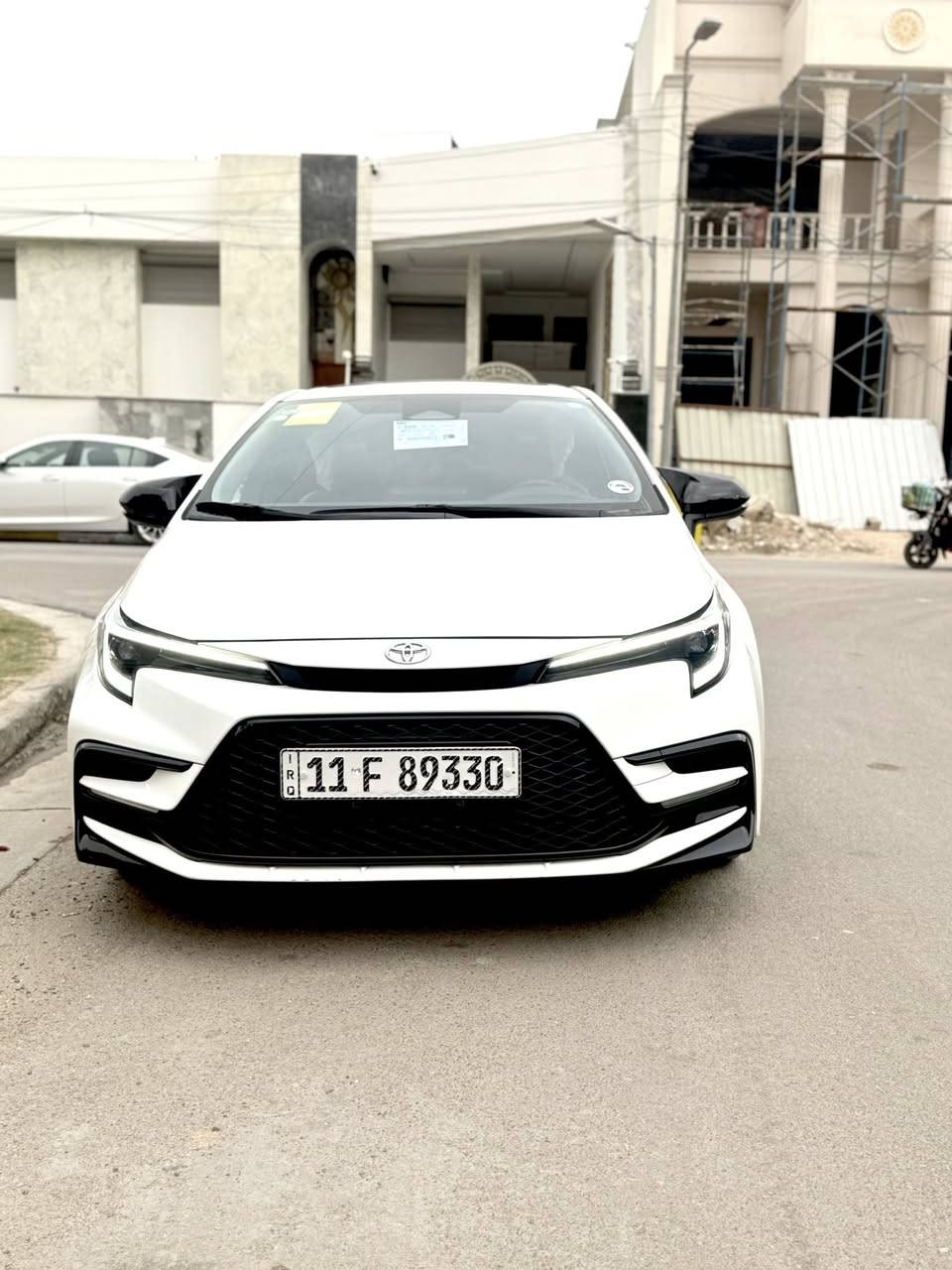 كورلا 2025 S بلاك ادشن رقم بغداد اسمي
محرك 1800 هايبرد HEV مري بلاك بلادي ويل بلاك كبير 
ماشية ١٠الاف
محرك 1800 هايبرد شحن ذاتي 
بصمه + دخول ذكي 
هاندر بريك بصمه + اوتو هولد 
سلايت 
رادار امامي 

سياقه اليه 
تبريد قطعتين 
شاشه ابل كار بلي + كامره خلفيه 
مانع نزلاق + مود درايف +  ايكو مود 
كيجات شاشه دجتل 
مقاعد جلد كهرباء 
ويل بلاك حجم 17 
حساس لايت كامل اوتو عالي ناصي اوتو + حساس ظغط اطار 
تحكم سترين كامل فول 
لايت زينون + لد صباحي + اشاره لد 
كت اس بلادي 
شاير مري  
بغداد/ طالبيه
سونار مع منشور 
بيع سريع مستعجل بلعافيه ع ياخذها 
***********
