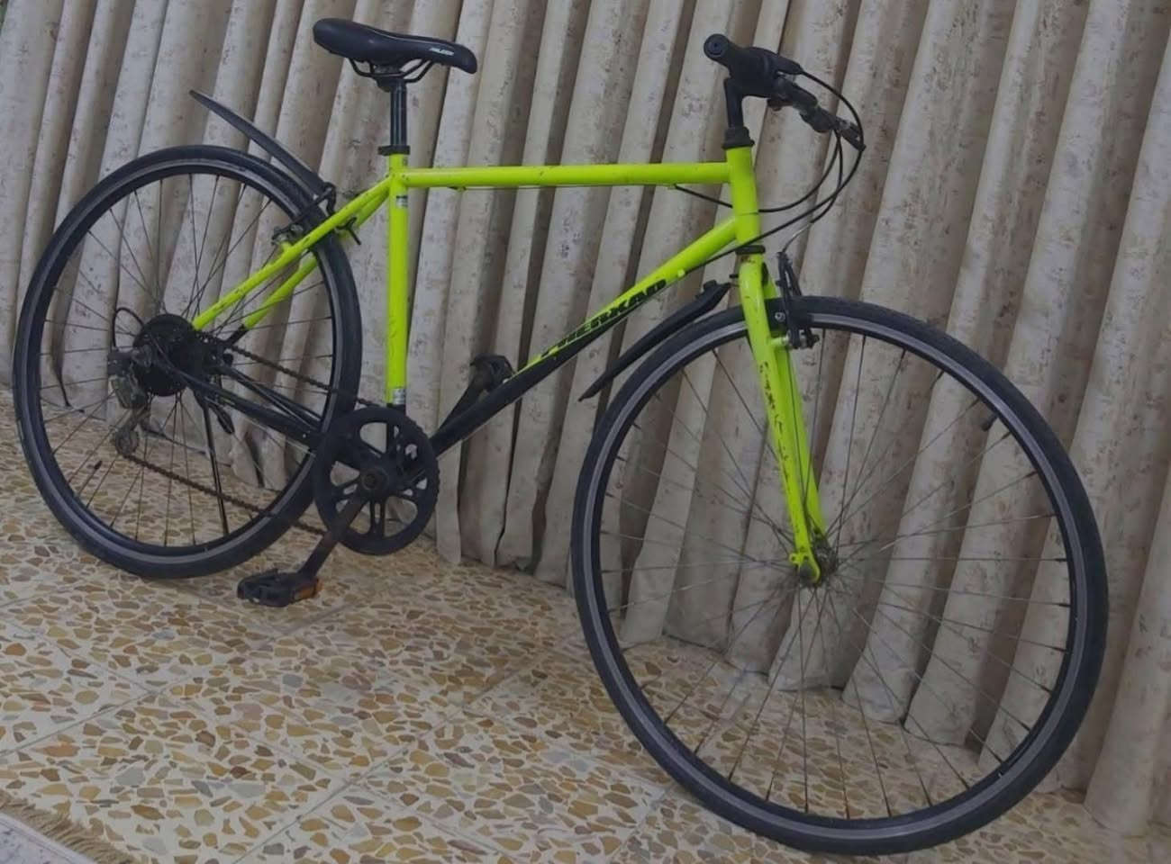 دراجة نوع 700c ماركة PHERKAD ياباني نظافة 80/%
كير (1*7)بايسكل كامل مكمل
تخم تايرات جديد بريك شغال بل مكان كشن رياضي

السعر 110الف ثابت 🔓او مراوس ببناتي

((العنوان/بغداد/زيونة)) رقم الهاتف ***********
