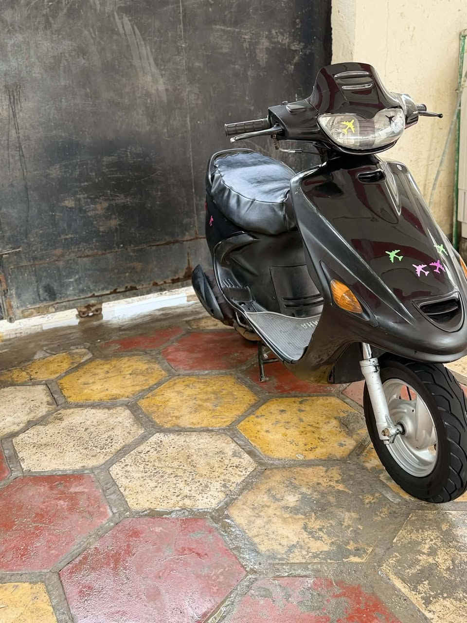 السلام عليكم 
دراجة فراشة للبيع 
الدراجة كاملة كل نقص مابيها 
كلوبات لد 
اشاير قفل ستيرن قفل جنطة كلهن شغلات 
محرك مكفول من الفتح 
السعر 550 وبيه مجال 
العنوان بابل محاويل 
للستفسار 
***********
