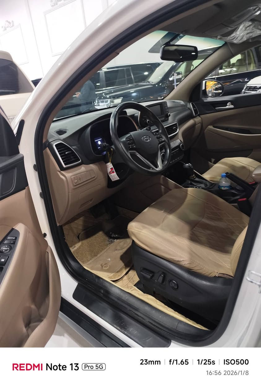 #توسان2019خليجي راقم اربيل دولي سنويه اوراقم جديد ماشيه 100KM فقط🚘السياره جديده ايد واحد من الشركه مواصفات ✅
2-بصمه عدد 2 بصمه ابواب دخول ذكي✅
2-مري شفط ثلاجه بل جكمجه ✅
3-حساسات خلفية✅
4-لايت زينون + LED✅
5-كشافات كشن كهربائي ✅
6- 4 دسك✅
7-قبضات أبواب من الألمنيوم✅
8-اريل  ✅
9-شاشة وسطيه+وكامره✅
10-مثبت السرعة Cruise✅
11-أوضاع القيادة  Drive Mode (ايكو-سبورت-نورمال)✅
12-قطعتين تبريد✅
13فول فول تحكمات ستيرنج جهتين
14-نضام ABS
15-اشارة في المرايا الجانبية✅
16-مخرج منفذ الطاقة ✅
سياره بيها فقط شبر بارد قبق الصندوق 
مكان السياره بدهوك للسعر واستفسار اتصل *********** بي وتساب هم
