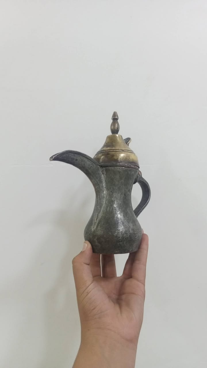 دله بغدادي تحفه 🌹🌹 للبيع قياس 21 نظيفه ***********
