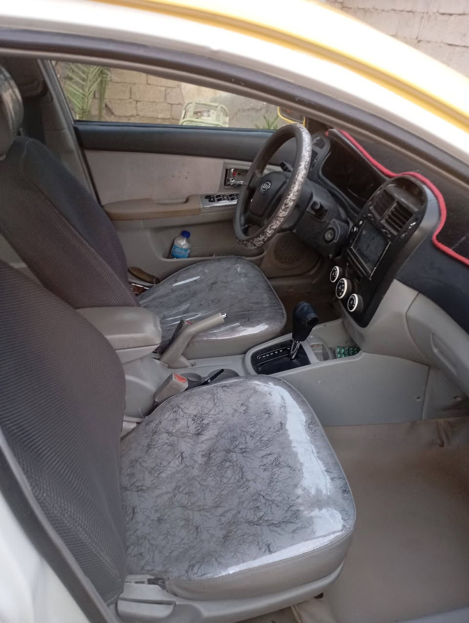 السلام عليكم سبكترة للبيع موديل 2008 رقم ديالى محرك كير صدر تخم تاير كله مكفول ضررها جامرلغ الامامي بدون دواخل السعر 70 وبيها مجال العنوان ديالى سراجق ***********
