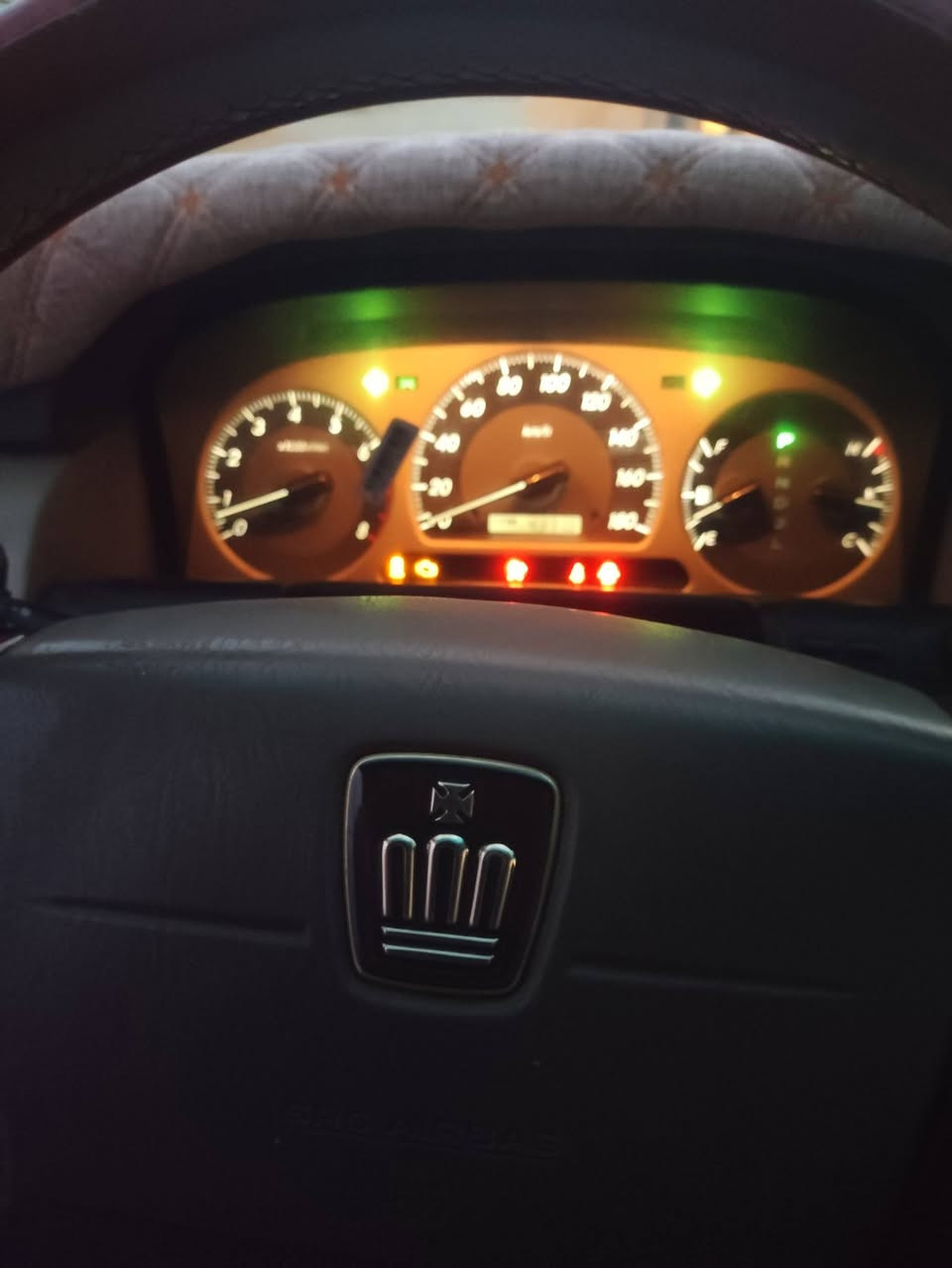 السلام عليكم
بيع فقط 
كراون ملكه 
موديل 2000
الون ابيض لؤلؤي محزم 
دخول جديد ماشيه 43الف
محرك دي فور الصغير 
دكمتين كرستال
تخم تاير جديد ويل حصيره الاصلي
باقي المواصفات معروفه
السعر 150وبيه مجال
للاتصال ***********
