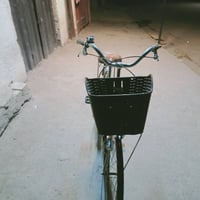 بيسكل بناتي حجم 27 لون اسود سعر 125 وبي مجال بسيط عنوان بغداد الحبيبيه...