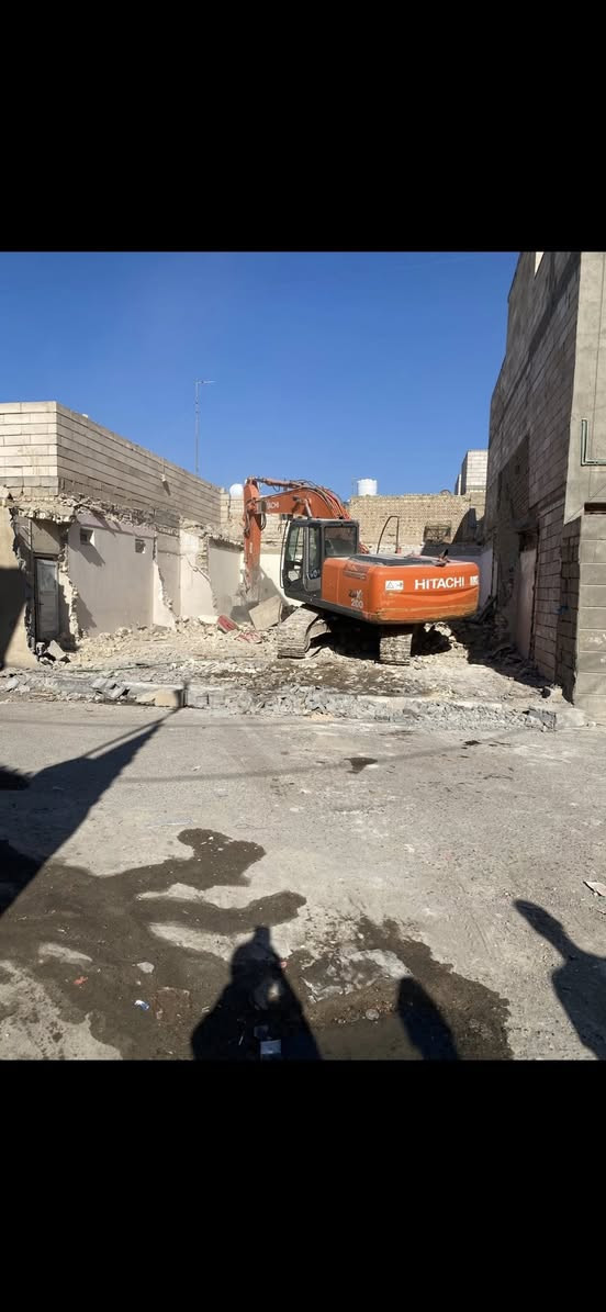 أليوم وبفضل الله 
تم تفليش وهدم بيت بمساحة 100م في منطقة ( ألأبله ) قرب ( المعقل )وتم نقل الأنقاض وقلع الأرض ودفنها بالسبيس وحدلها  للأستفسار  ***********. أو. ***********
