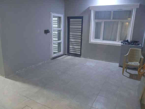 سلام عليكم عندي بيت بمجمع الزهراء ركن وعلى ساحه وخلف شارع التجاري ١٥٠ متر وبي اضافات ومجاور البوابه صار عليه ١٠٥ مليون وباقي ٤٠ الى شركه اريد اراوس بل اميرات 2  المساحه ٢٥٠ رقمي ***********
