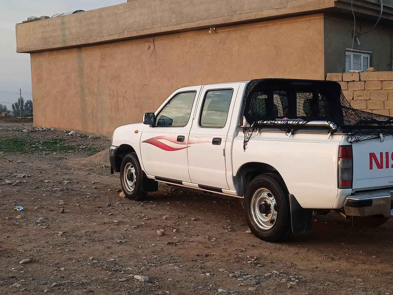 نیسان پیکاب بۆفرۆشتن2011تایلەندی ڕەقەم کەرکوک دەفتر بەنزینی هەیە سەنەوی تازەیە سیارەکە بەناو خۆمانەوەیە چوار تایەی تازەیە لەزگەی شەریکەی پێوە ماوە  دوو دەسی کردووە لەشەریکەوە گێرو مەکینەو اکسل بەناو کردنی هەمووی بەشەرت سبووغی نیە بەس ساردی هەیە قفل مەرکەزی جام کارەبایی.
***********
