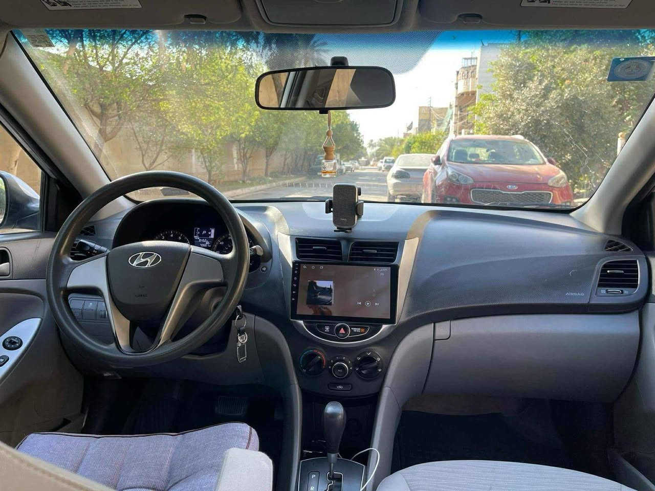 السلام عليكم اكسنت موديل ١٦ امريكي بيهه قطعتين  ضبغ باب السايق والجاملغ اليمنه الامامي  السياره ماشيه 80mi الف السعر 100 ورقة وبيها مجال المكان الكاظمية رقم صاحب السيارة  *********** مكلف با النشر
