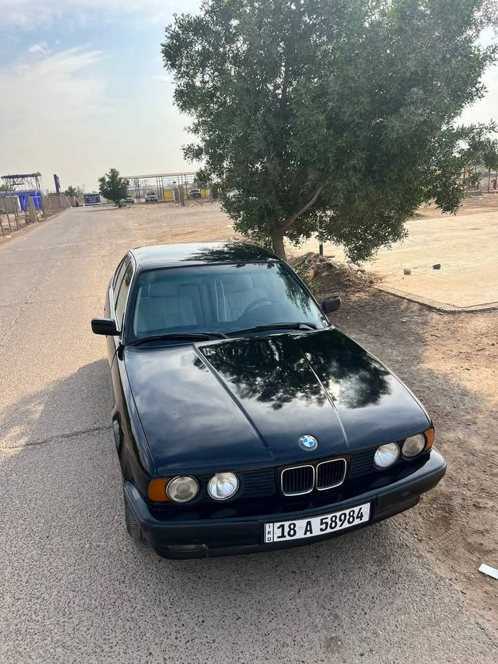 السلام عليكم ورحمت الله 
بي ام دبليو 525 مسكر فانوس اسود موديل 1995
السياره مكينه جديده كير نظيف حداديه نظيفه تريد تلكيطات بسيطه مصبوغه عام جماليه رقم بابل سنويه بأسمي نقص تبريد 
العنوان بابل حله رقم *********** السعر ٥٠
