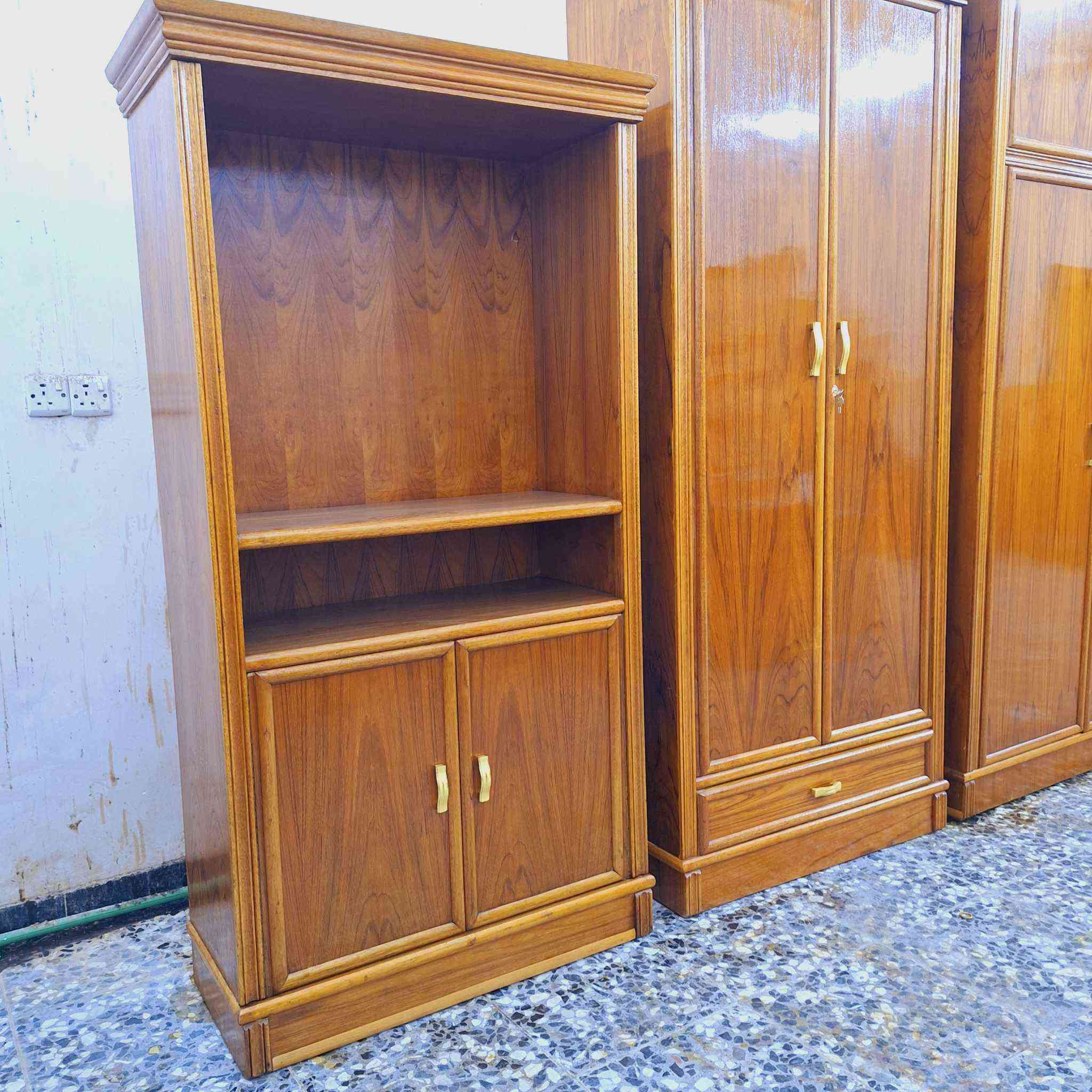 غرفه ام ٦ ملحق صاج 5ملم لتحشا كله بلوك شغل ونجارت معرض الزوراء لغرف عباره عن صاج وجاوي قاعده وسكف بلوك صاج الضهر جرجوبه برغي مستعمل نضيف جدن ثقيل جدن اعله فصال بلصاج العراقي ***********
