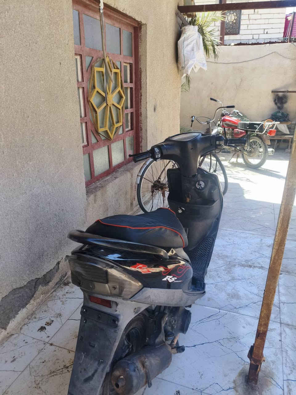 دراجه ماكس عدله محرك 49 بلادي تجي وتشوف دراجه جديده   كلها مختمه محرك ماينسمع صوته وكلشي شغال بيها بيع مستعجل سعرها 575 وبيها مجال قليل حك جيه مكاني البصره ابو الخصيب لعوجه قرب مستشفى الصيني ***********
