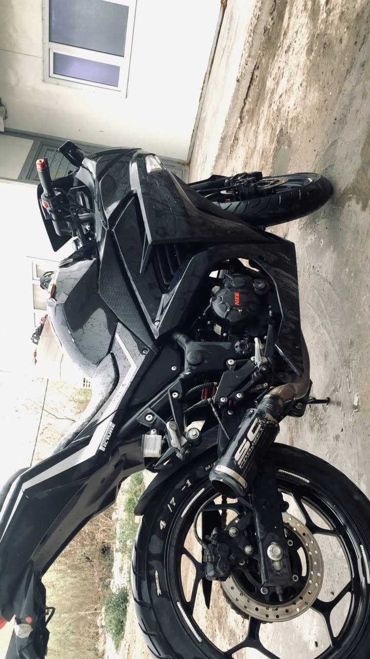 دراجه بطح كاوسكي 300 cc ماشيه 11 الف 
اي نقص مابيها مكفوله محرك وكير  سرعتها 190 
خير من الله  دراجه كلش حلوه  18 ورقه وبيها قليل حك الجيه  بغداد شهداء البياع  ***********
