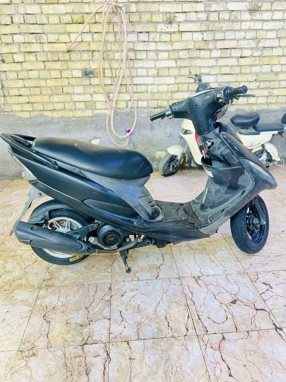 للبيع السعر ٧٠٠ وبيها مجال ما مفتوحه دراجه بلاد.                                ***********. متواجد واتساب وماسنجر.
