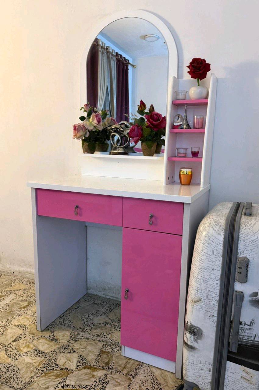 غرفة نوم بناتيه شبابيه ( جربايه _ كنتور _ ميز تواليت ) مستعمله بس نظيفه و قويه 
العنوان : بغداد_ مدينه الصدر_ قطاع ٤
رقم الهاتف: ***********
السعر : ٢٥٠ الف و بيه مجال