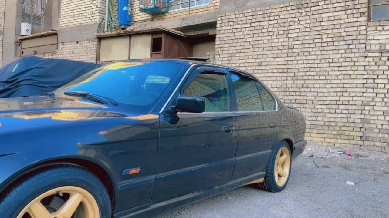 السلام عليكم 
بي أم موديل (1991)، مكينة مسكر عدله، وكير اوتماتيك، بچم عريض، فول نظافة، ويل كب رياضي، تخم تاير عريض، صالنصة رياضي، كهربائيات كلهه شغالة ماكو چطل، تبريد عوزه غاز، مصبوغه جمالية بس بدون ضرر أو حادث، تحويل مباشر، السعر (٥٥) ورقة، العنوان (بغداد - الحبيبية)، رقم ***********
