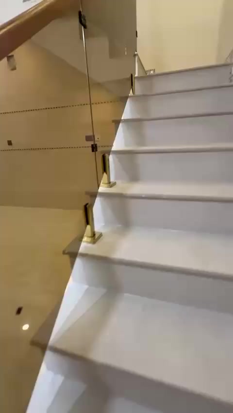 السلام عليكم دار للبيع
حي الاعلام خلف العمارات الكويتية

100 متر / ثلاث طوابق

4 غرف نوم / خدمات 3

صاله / مطبخ / هول داخلي

البيت زيرو غير مسكون

مكتب الكرادي

***********
