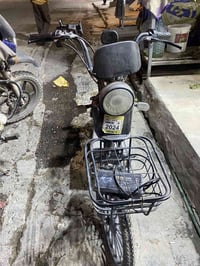 دراجة شحن عقلها محترك تشتغل وتطفى  سعرها 150 الف فقط عقل بطاريات شغالا...