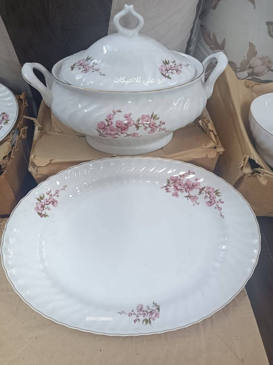 سيت شاي روماني ١٧ قطعة جديد غير مستخدم 
سيت طعام ١٢ نفر روماني(٤١ قطعة) لوك غير مستخدم كل القطع بالكارتون 
١٢ ماعون شطح
١٢ ماعون عميق
١٢ ماعون حلاوة
سلطانية كبيرة+بلم كبير 
كاسة كبيرة + ماعون شطح كبير


**إذا كنت صاحب هذا الإعلان وتريد حذفه لأي سبب، رجاءا أرسل رسالة إلى الدعم الفني**