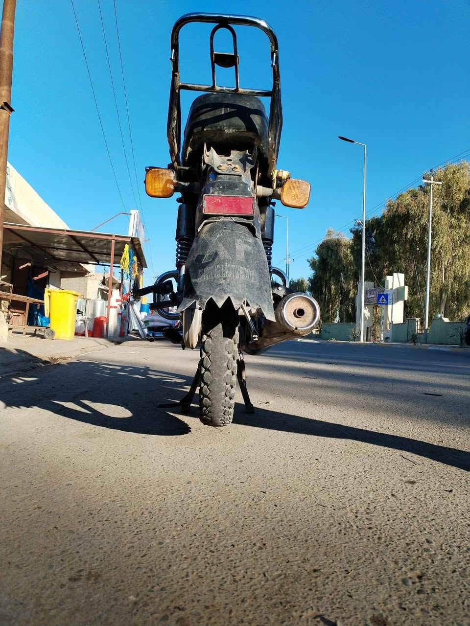 السلام عليكم
ماطور 5 كير شرط كامل كهربائيات ولاصرف ولا بخار  .
السعر 350 وبي مجال للطيبين  .
العنوان ( الحويجة _ حي التنك ) 
رقم الهاتف ***********
