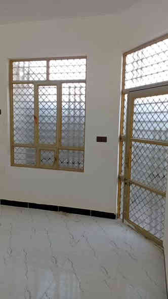 ⭕️يوجد مشتمل للايجار
في حي الجبيريه الثالثه
 قرب الطاقه 125 متر ✅️
 طابقين 3 غرف  بناء صفر 💯 
  سيراميك وترتيب   
                     💰 يجاره 300 ألف 
                   ☎️ *********** ☎️
