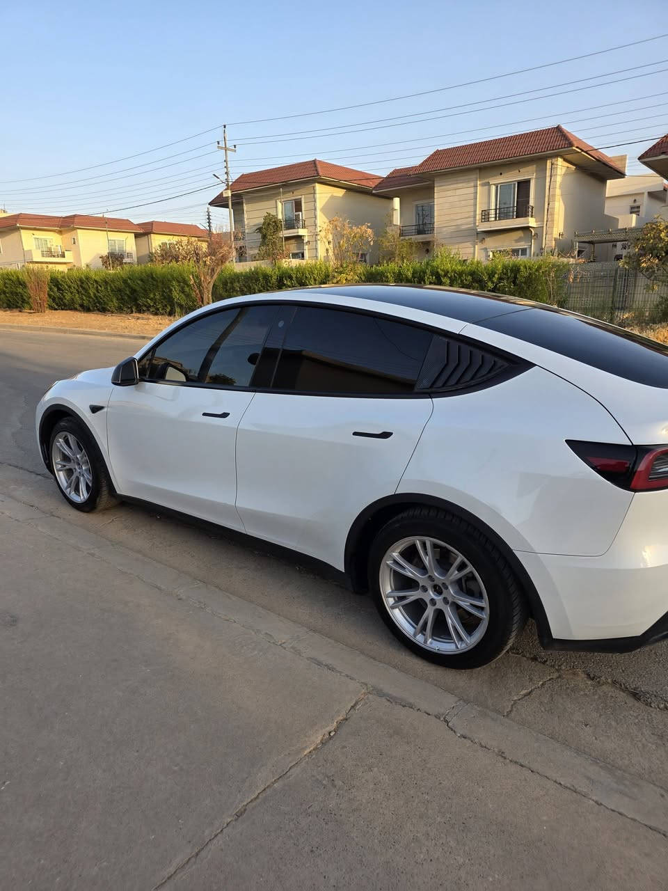 تسلا Y تك ماطور
2023 وارد كندي 
رقم الشاصي موجود بالصور 
بدون ارباك 
جاملغ السكن صبغ 
ربع البنبد بارد
بدون دواخل 
البطارية بشرط 100%
كهربائيات بشرط 100%
ماشية 38 كم 
مكان السيارة اربيل 
رقم اربيل 
للاستفسار عالخاص او واتس اب  رجاءا 
***********
