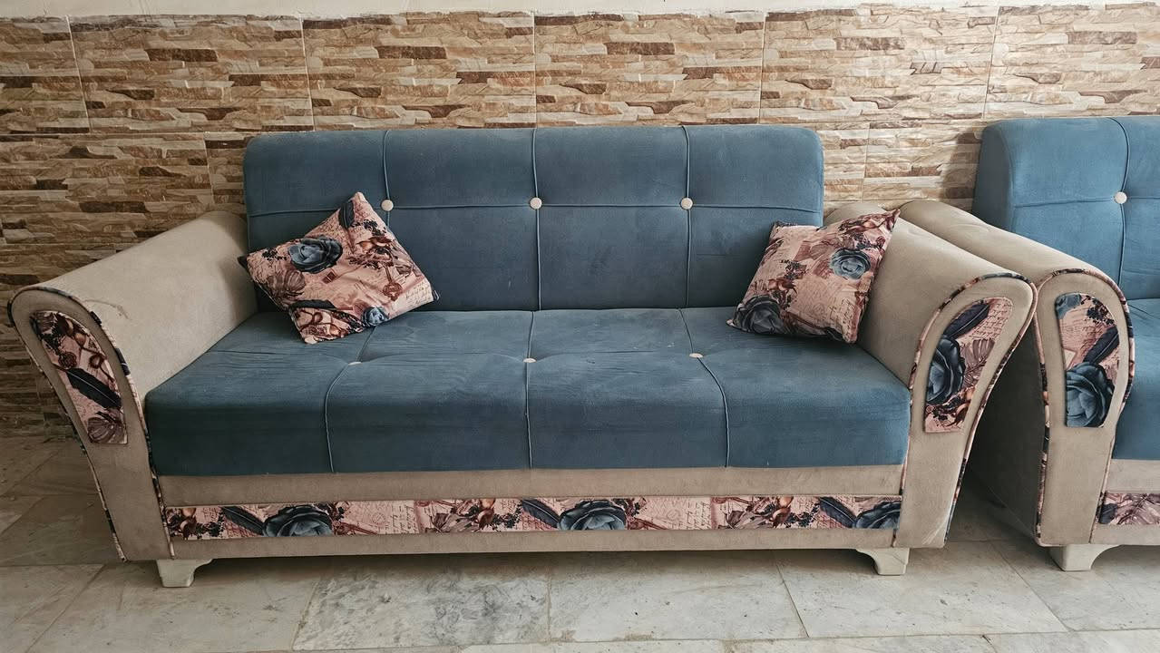 السلام عليكم
تخم للبيع عشر مقاعد نظيف كلش 

سعر 225 

المكان الديوانية ام الخيل 

للتواصل ***********
