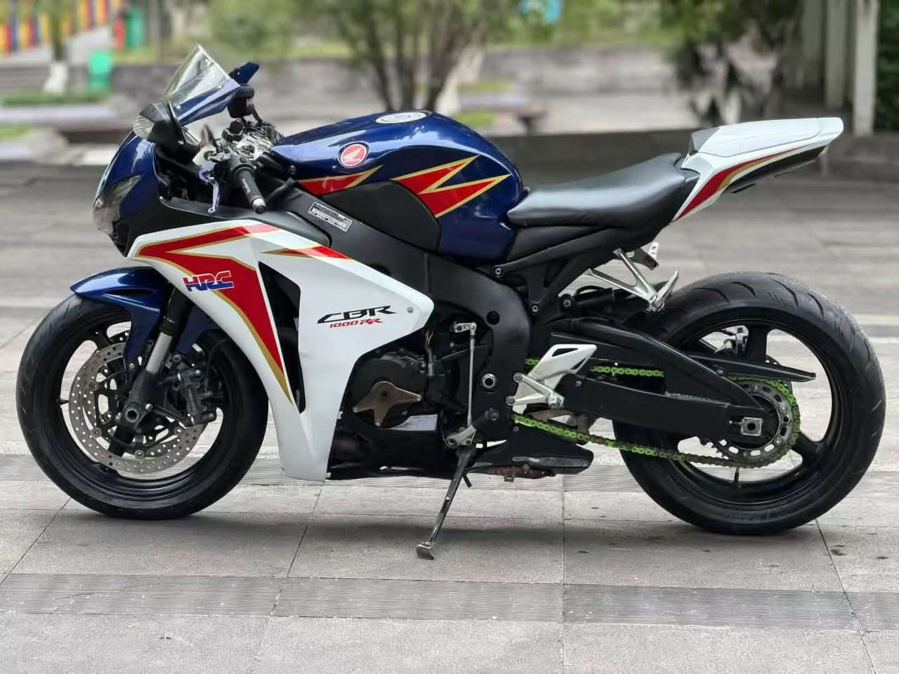 CBR1000RR
2011
$٣٩٠٠🔒

✅ ضمان محرك وقير – بدون أي حادث
✅ الدراجة موجودة خارج البلد

🚢 مدة الوصول إلى السليمانية:
⏳ من 45 إلى 90 يوم بعد الدفع

📞 أرقام التواصل:

 • ***********

‏‎📢 تنويه مهم:
أعزائي الكرام، جميع الدراجات النارية الموجودة خارج البلد تصل خلال 45–90 يوم.
.

أعلم أن بعض الناس تفاجأوا من الأسعار،
وأؤكد لكم بإذن الله سأحاول جعلها أرخص قدر الإمكان 🤝

🌹 شكر خاص لإدارة الكروب
کروپ فیسبوک https://www.facebook.com/share/g/1D8xBUZevA/?mibextid=wwXIfr
🎥 تابعونا على تيك توك:
‏👉 https://www.tiktok.com/@madeinjapan919
‏👉 https://www.tiktok.com/@samuraiskill1

📌 يمكنكم متابعتي على تيك توك لمشاهدة أحدث الدراجات
