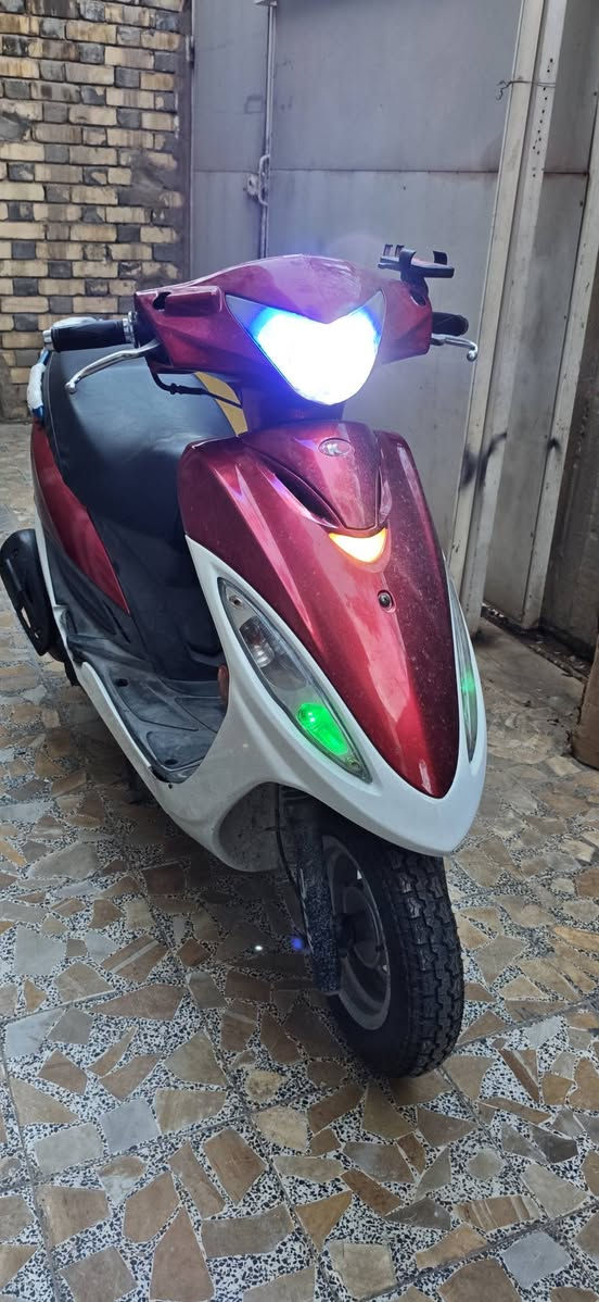 سلام عليكم كامكو g4
محرك مكفول مامفتوح منه برغي  
دراجه نظيفه مال واحد حاويه  كفرات اصليه ويا كفرات مبدل الجماليه كهربائيات شغاله كلشي شغال 
***********
