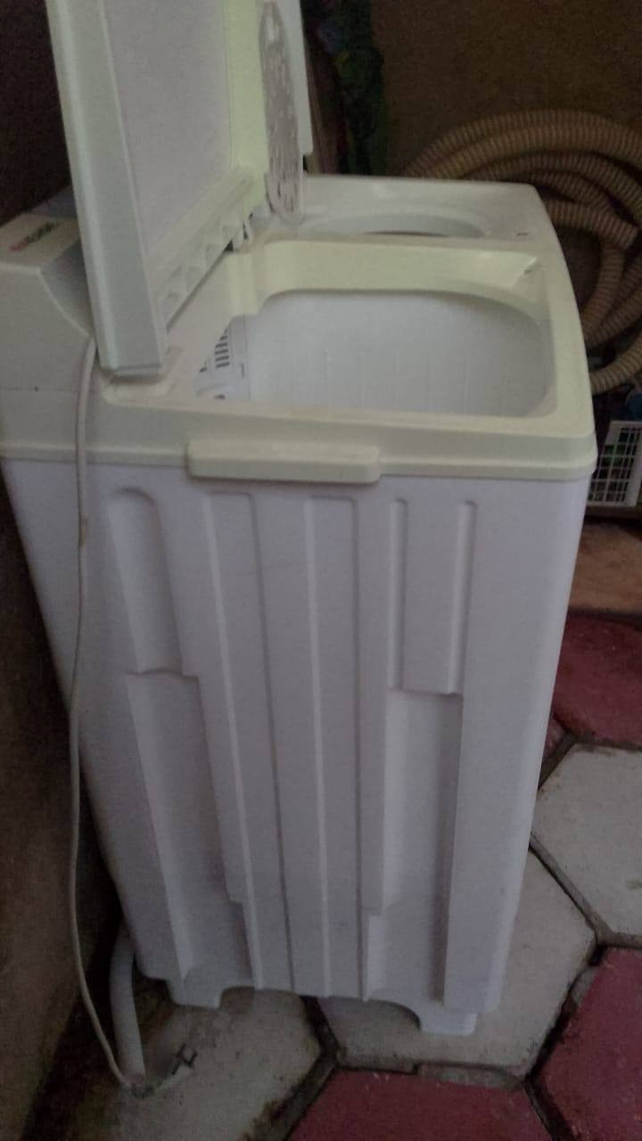 السلام عليكم عندي غساله عاديه حجم كبير تغسل حته بطاطين للبيع تجفيف واكف ويرادله بس غايش رقم الهاتف ***********
