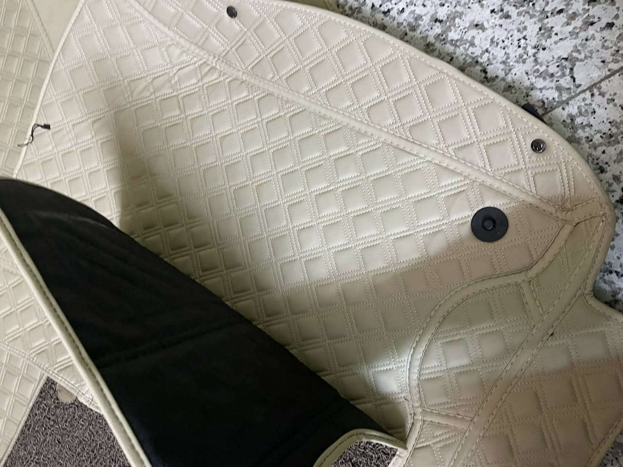 سلام عليكم ارضيات تاهو بريمر خليجي موديل 24 مستخدم شهر فقط لحاله جيده السعر 120 عنوان بغداد ***********
