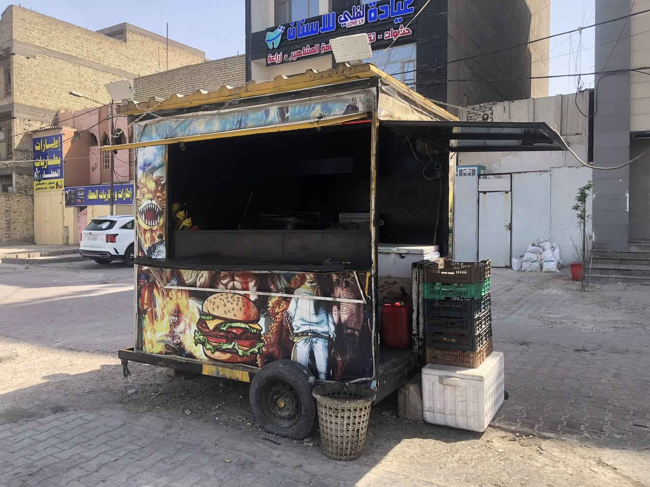السلام عليكم كشك للبيع كامل من كل النواحي قلايه فنكر وكريل برجر وجمده كشك كامل موقعه قطاع 17مقابيل سيارات الحسينيه رقمي ***********
