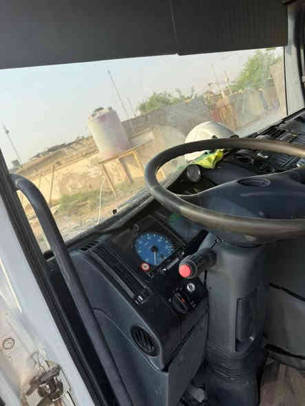 السلام عليكم. تنكر  2001. اكتروز اتيكو. رقم بصره.  حموله ١٢ طن. سياره نظيفه وجاهزه للعمل تخم تايرات جوهه جدد كير مكينه نظيفات. الشراي يتصل ويدلل وسعرهه بي مجال ومناسب لشراي *********** واتساب او رصيد البصرة
