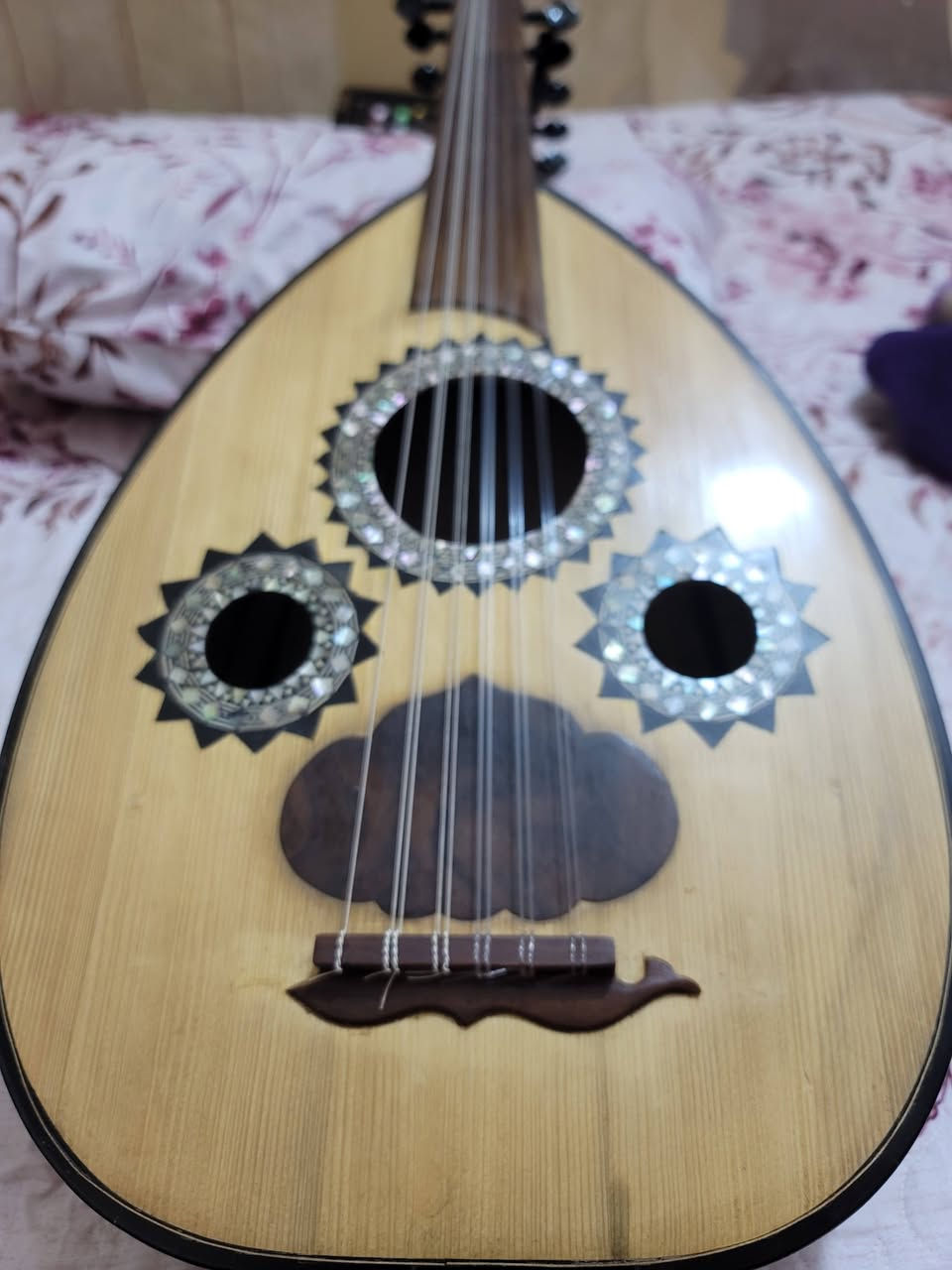 سلام عليكم عود مصري صناعه سعيد عبد العضيم الضهر ونكي وجوز ولجه سيدار المصطره ولمضرب ونكي الوتار لابلا امريكي قبل ساعه شديتهن اول دوزان العود صوت جدا جميل سعره ٢٥٠ نهايته مكاني بصره الي رايده عدي وات ساب *********** يتصل ويدلل
