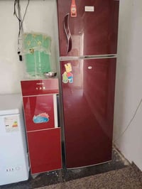 ثلاجه نضيفه ماداخله تصليج تجميد فول السعر 75وبيهه مجال قليل وبراد 50قف...