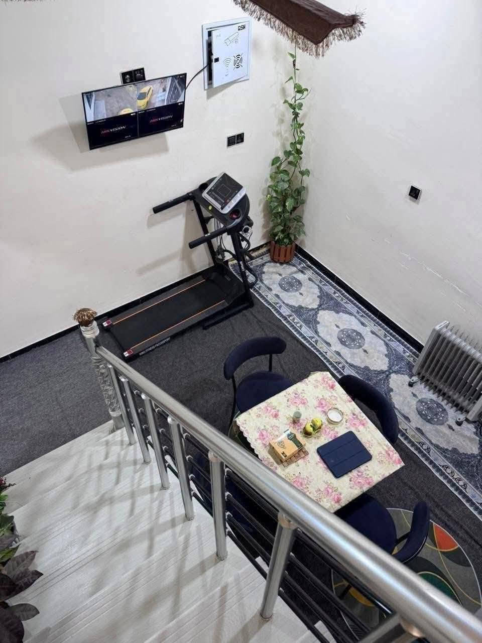 #دار_للبيع السعر /( 40) مليون دينار عراقي
زراعي سند 25 / 
📍 العنوان: حي الجامعة قرب مجمع حيدر حجي هندي
🔹 المساحة:90متر

✨ التفاصيل:
• غرفة نوم
• استقبال
• صالة
• مطبخ
• صحيات داخلية وخارجية

🏗️ البناء: حديث (طابوق + كونكريت)
—————————
▪️ #نستقبل_جميع_عروضكم 
———————————————————
🔺#للاستفسار الاتصال ع الارقام

***********
***********
