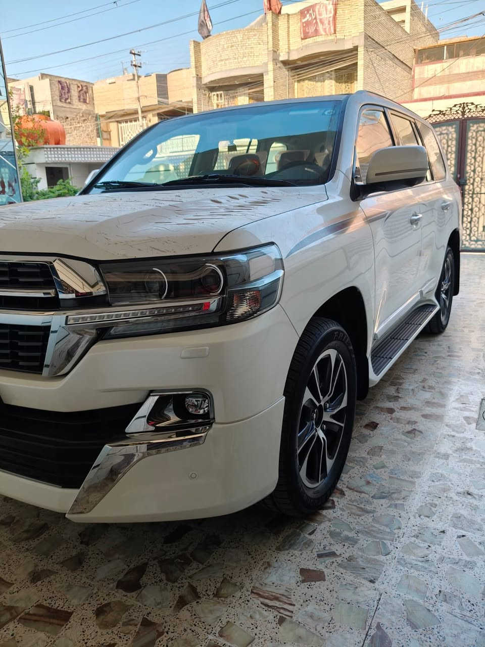 لاندكروز 2021 ( عل شرط بوضع الزيرو )
بريم اصل فول 1/1 ماشيه 15 الف 
السياره مكفوله من البارد والشخوط والتكحيل والرصعات مكفوله كفاله عامه حته البلاستك
داخل جلد اصلي بريم 
دبل كشن كهرباء 
كشن السائق 3 حركات
ديفيدي بل قماره 
تشغيل عن بعد 
فول تحكم استيرن 
شاشه اصليه 
دشبول زنون 
الباب الخلفي كهرباء 
بصمه تشغيل 
هوك خلفي 
طفايه 
حساس امامي خلفي 
زراك لايت ولايت زنون 
( ملاحضه هاي السياره متروكه لهسه يل مشت 15 الف وشرط الفحص )
البصمه الثانيه والعده والكتلوكات والكبات مال الشركه والسبير بعدهن ممستخدمات 
رقم بغداد دولي بسمي هزه وسنويه جديده
مكان السياره بغداد 
رقمي ***********
