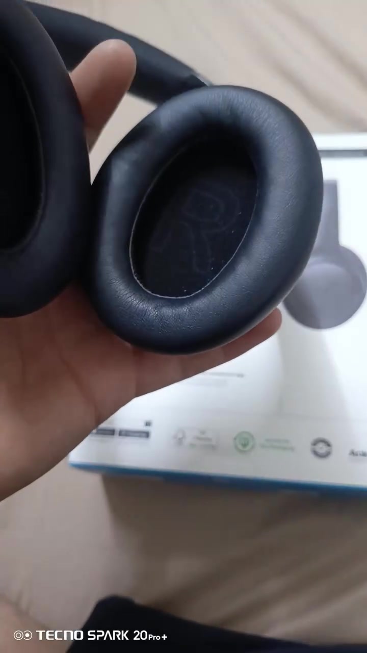 السلام عليكم
سماعه soundcore/Q11i
 نضافت السماعه 100% 
جديده انوه جديده استخدام اسبوع 
مشتريه ب50من عين الفهد وكارت اضمان بيه سنه كامله 
سعره 35الف 
مكاني بغداد 
***********
