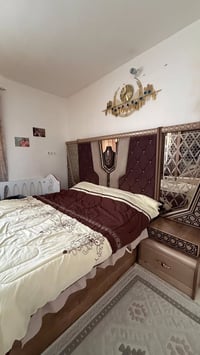 غرفة نوم تركية • نظافة ٨٠٪ • ميز طعام