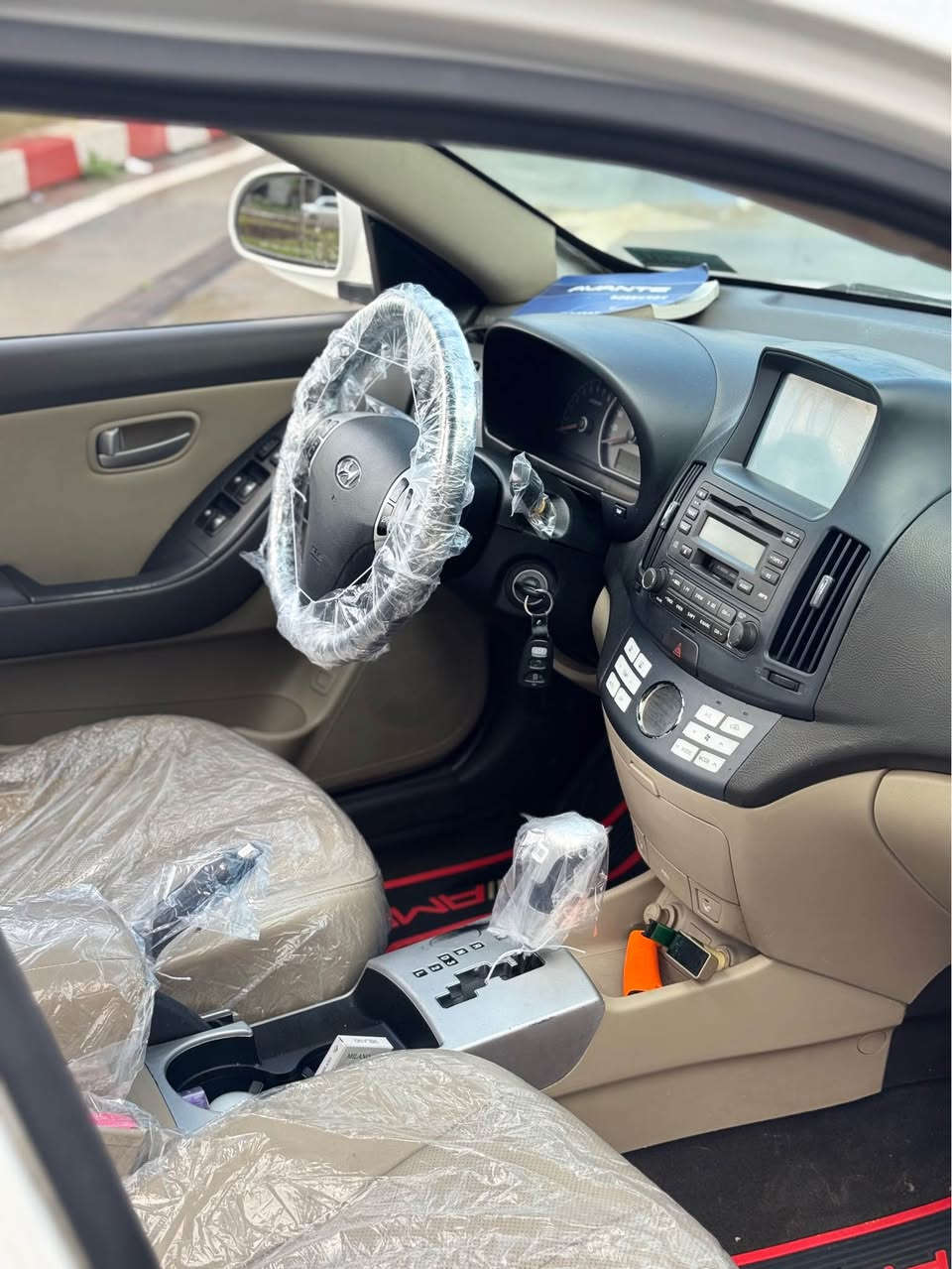 ﷽
بەناوی خوای گەورە 
ئاڤانتی مۆدیل 2008 
سەیارەکە جایزە و کامل مەسروف کراوە 
سەیارەکە توند و تۆڵە بێ تەقە و رەقەیە  
سەیارەکە ناو پاکەتە   
گێر و مەکینە و سەقفی بەشەرت
  0751 546 9565 📞 رانية, السليمانية
