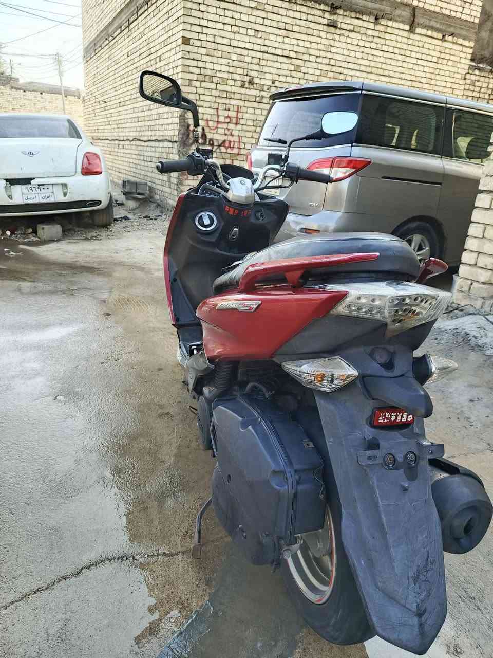 السلام عليكم ماجسته اس للبيع
 الدراجه خير من الله مي زيتي دهن امزويل حماوه تنساهه بس بيها كم طخه وتاير خلفي جديد الدراجه نقصها نوزل كهربائيات شغاله قفل ستيرن قفل كشن تجيب نوزل وياك وتشد وتفحص تريد تاخذها هيج بعد براحتك
رايدها ب 750 وبيها مجال بسيط

واتساب *********** مكاني بغداد الشعب
