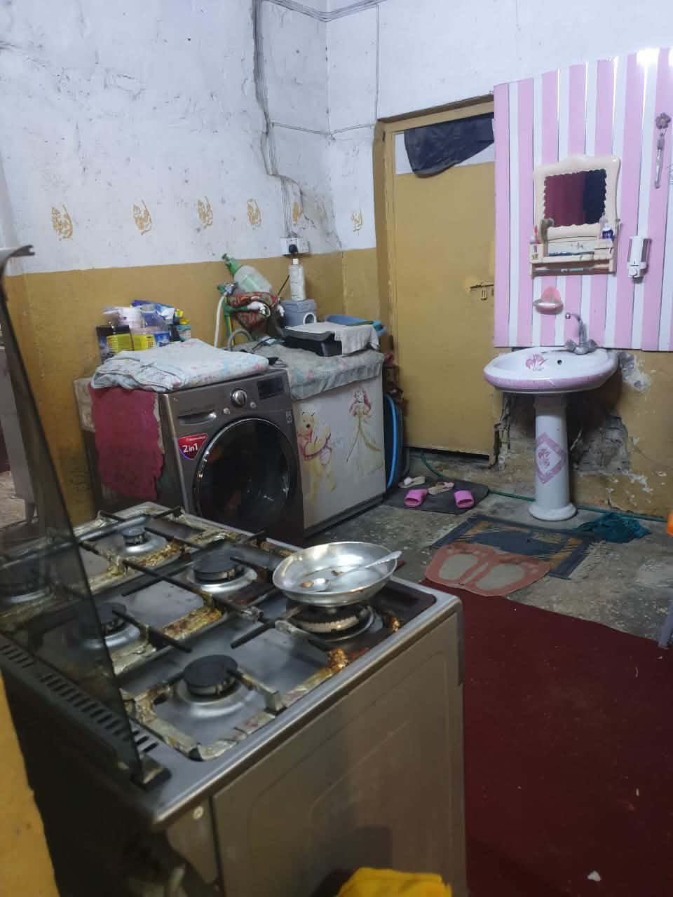 💎 يعرض مكتب الحوت 💎بيت تجاوز في حي الامانة قرب مجسر المهندسين الجديد قرب تقاطع الداخل للبيع المساحة ١٤٠ الواجهة ١٠ النزال ١٤ ونص يحتوي على غرفتين وحمام ومرافق وهول ومطبخ وترك كبير يصلح ان يكون غرفة البيت سقف  سندويش عدا المطبخ والهول عكاده تحتاج ترميم البيت بناء طابوق مجاري رئيسى ميزانية كهرباء الشارع تبليط للاستفسار ***********  (ركز البيت تجاوز)
