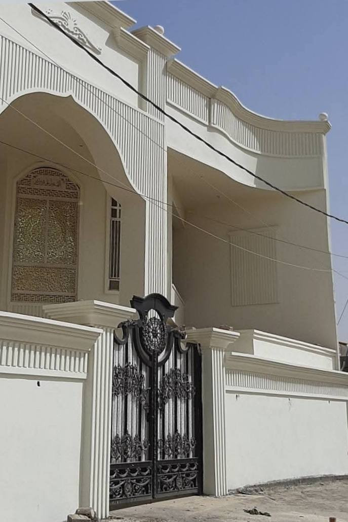 عقار للبيع ملك صرف المساحة 375م ثلاث طوابق وغرفة حارس و 8 غرف + صالة + غرفة ضيوف + 6 حمامات وحديقة جانبية كبيرة ودرج خارجي مفصول
التواصل على هذا الرقم ***********
