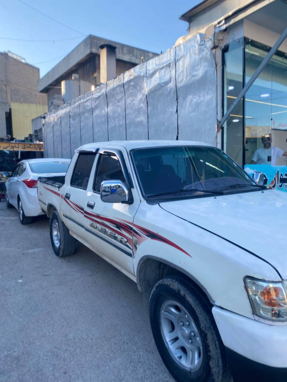 پیکاب دێر2006 سەیارەکە مەنەفێست و پاکانەی سۆرانە مەکینە کابرێتە کابرێتەکەی نوێیە ماوێکە بۆی بەستراوە گێر و ئەکسل و مەکینە بەشەرت تەنیا مەکینە تۆزێک سەرفی هەیە سەیارێکی پاک و خاوێنە تەنیا لێدراوی سەکنی هەیە شانەکەی زۆر جوانە دەعمێکی خەفیفە پێش پشت کەپس ناو داخلێکی جوانی هەیە شوێن سۆرانە سەوداش دەکەم بە قەمەرە نرخیشی 30وەرەقە مەعامەلەشی تیایە ماڵی کاسبیە ڕەقەم مۆبایل***********تیبنی چەند پارچەیەک سبوغی هەیە نازانم چەند پارچەیە بزەبد سوران, أربيل
