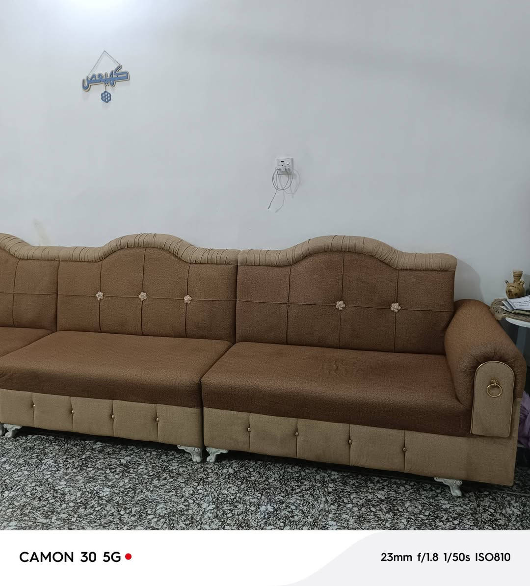 السلام عليكم تخم ديوان  ١١مقعد سعره ٣٥٠ وبي مجال بسيط نظيف جدا ما بيه أي ضرر مكاني البياع شرطة الخامسه هذه رقم اتصال وتساب ***********
