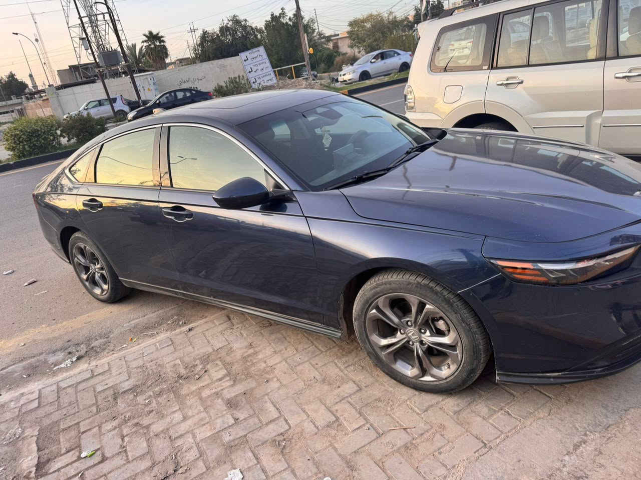 هوندا  اكورد 2024
بانزين رقم كاتي شمالي 
مصابيح LED أمامية .
كاميرا خلفية.
حساسات اصطفاف 
نظام المحافظة على المسار.
فرملة طوارئ تلقائية.
شاشة معلومات مع دعم Apple CarPlay وAndroid Auto.
مكيف أوتوماتيك
✅ ناقل حركة CVT.
✅ تشغيل بصمة (Smart Key).
✅ مثبت سرعة راداري.
✅ نظام الحفاظ على المسار.
✅ فرملة طوارئ تلقائية.
✅ كاميرا خلفية.
✅ شاشة وسطية 
بغداد  حي الجهاد 
***********
السعر ١٤٥
