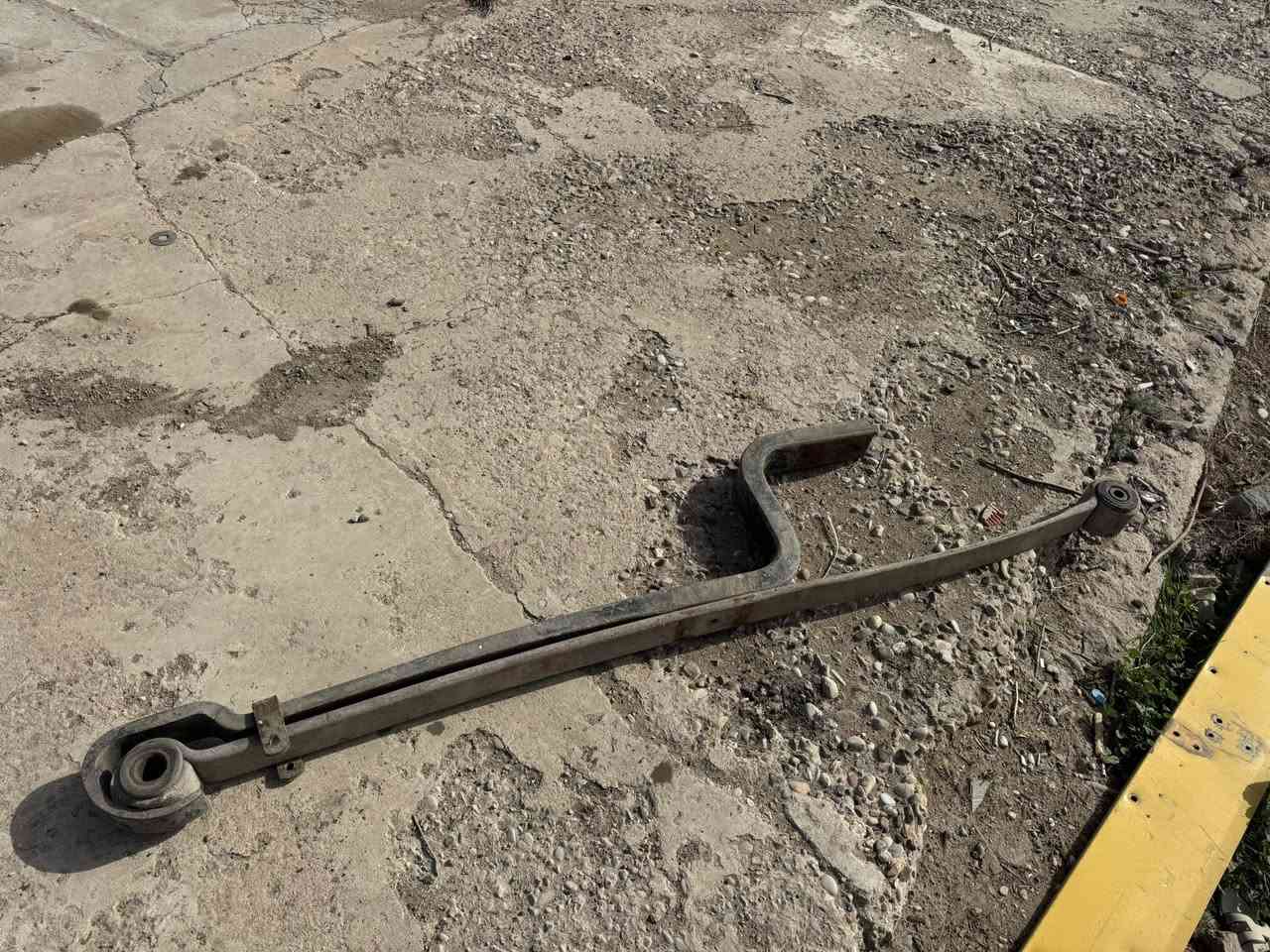 السلام عليكم كرسي وفحل مال البه للبيع ٣٠٠ الف وبيهن مجال مال ٨ برغي ***********
