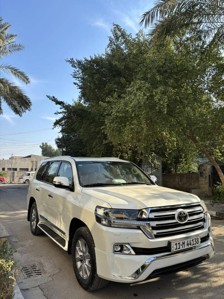 لاندكروز GXR V6 وايت أدشن 2017.
ضمان شركة SAS باب أول.
ماشية ( 100km الف) فقط.
السيارة على حالة الوكالة موضح بالصور.
مكينة كير صدر بدي كفالة عامة
على حالة الزيرو.
فول مواصفات.
سونار جديد عندي.

رقم بغداد تحويل مباشر.
الموقع بغداد. زيونة.
للأستفسار اكثر الاتصال او مراسلة واتساب:-

***********
