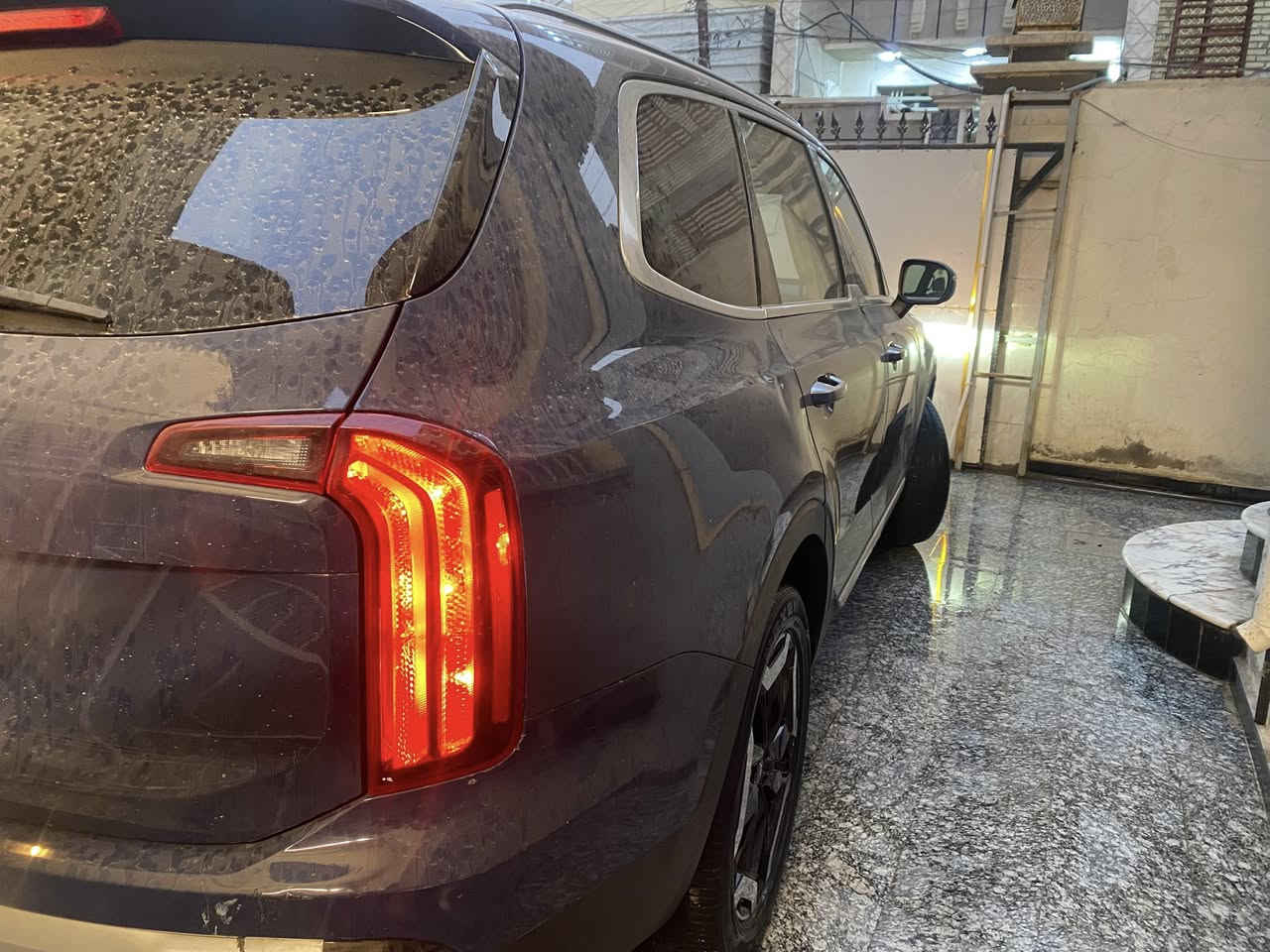 السلام عليكم عندي كيا تلورايد موديل 2024 السيارة وارد أمريكي بدون تبديل فقط بيه نصف البنيد صبغ والجاملغ بارد والباقي كفاله السيارة ليبل واحد بدون دواخل شواصي الغد كله سليم فئة S المواصفات 
محرك 6 سلندر 
بصمة أبواب 
تشغيل عن بعد 
كشنات سياحي vip
تدفئة كشنات
داخل جلد بيجي 
سبعة راكب 
تحكم استيرن 
شاشة ابل كار بلي
اضاءة زنون 
ثلاث قطع تبريد مركزي 
المقاعد الأمامية كهرباء 
رادار امامي 
تحديد مسار 
نقطة عمياء 
سايد بريك دكمة 
توقف ذاتي 
خمس أنظمة قيادة
وباقي المواصفات المعروفه 
مكاني بغداد الرصاااافه
السعررررر 270$ 
للاتصال 
***********
